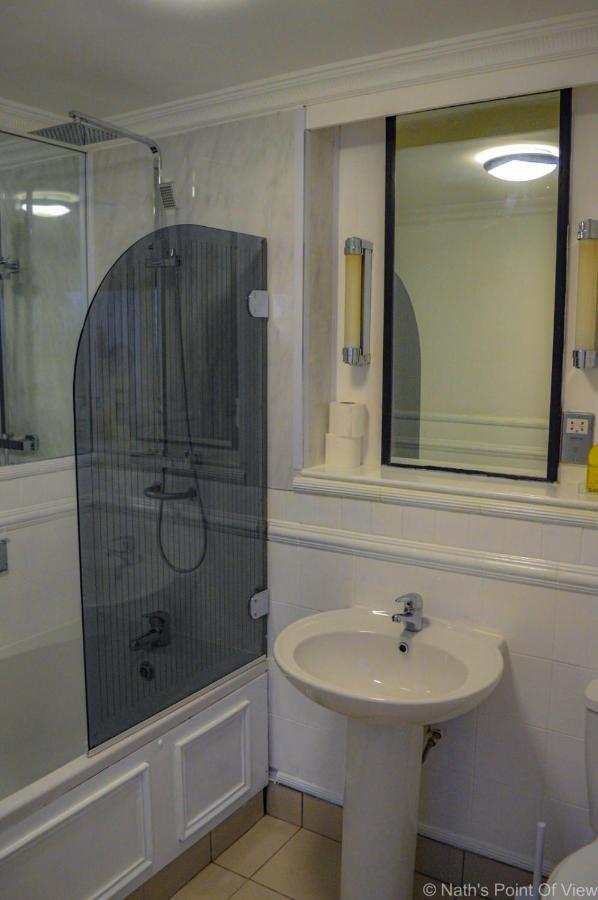 Redstone Hotel Uddingston Bagian luar foto