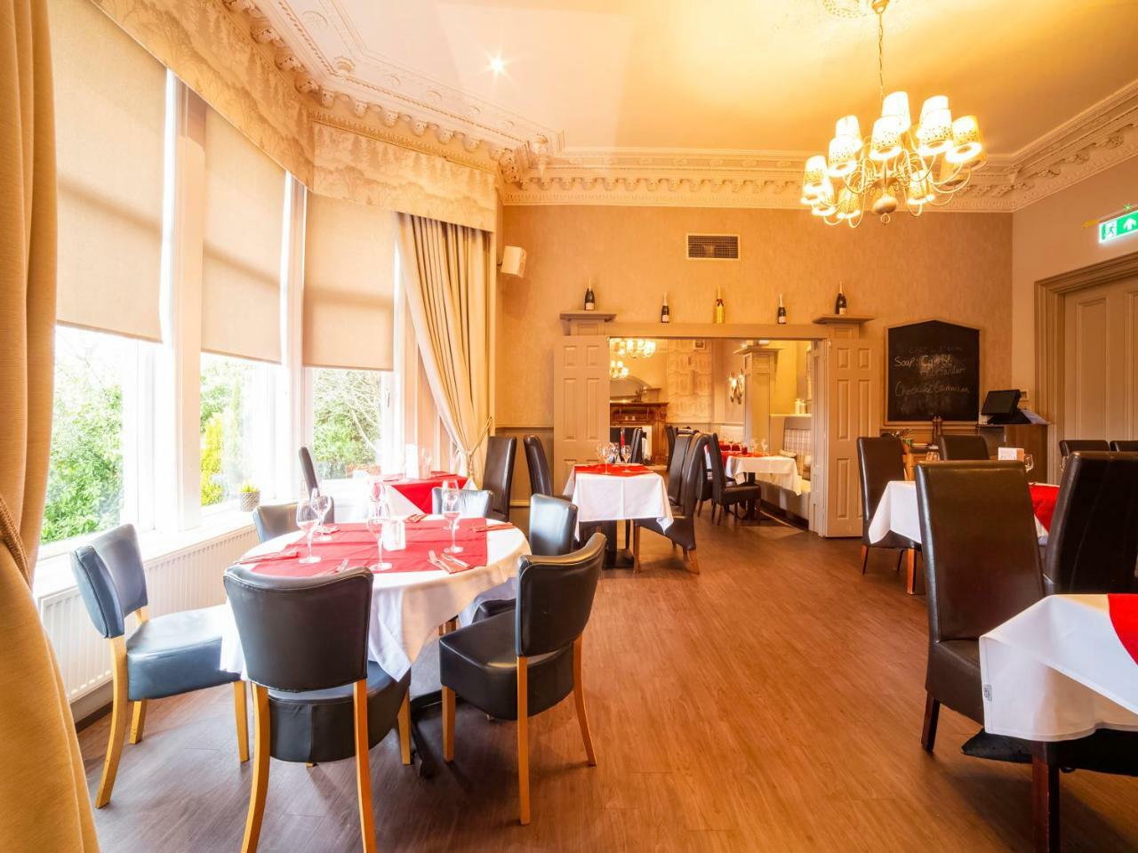 Redstone Hotel Uddingston Bagian luar foto